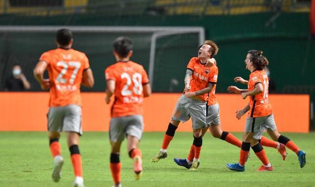半岛体育-【足协杯】王永珀卡尔德克破门 深圳3比1淘汰沧州