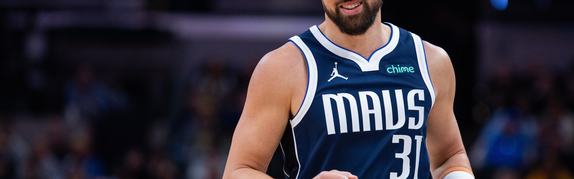 半岛体育网址-尽力局！克莱替补16中8&amp;三分11中5 得到21分1板1助2断