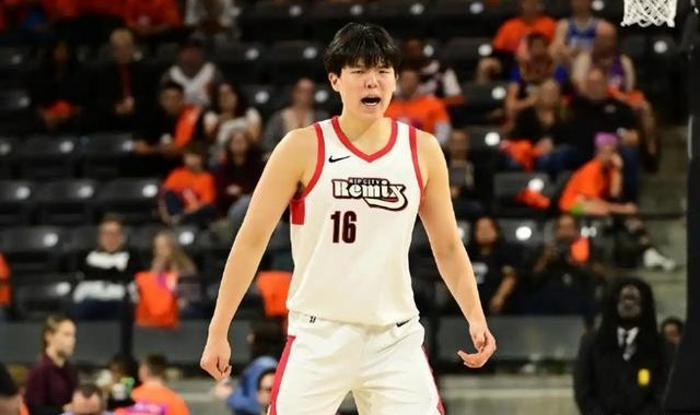 半岛体育在线-杨瀚森全场砍31分，打出发展联盟最强一战