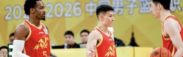 半岛体育在线-媒体人：王博把孙铭徽放替补激活了双小外，现在两队是尖矛互刺